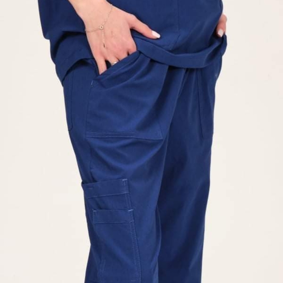 Medical Scrubs Set! - Picture 2 of 8